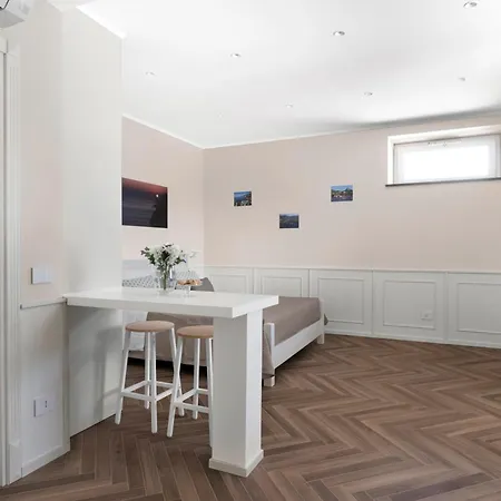 Cyrus&janus Flats - De Vivo Realty
