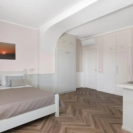 Cyrus&janus Flats - De Vivo Realty