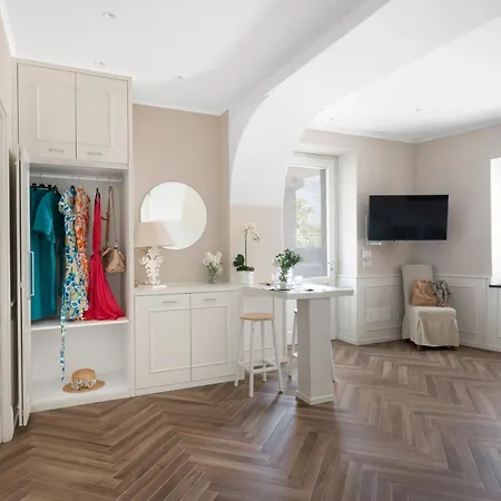 Cyrus&janus Flats - De Vivo Realty