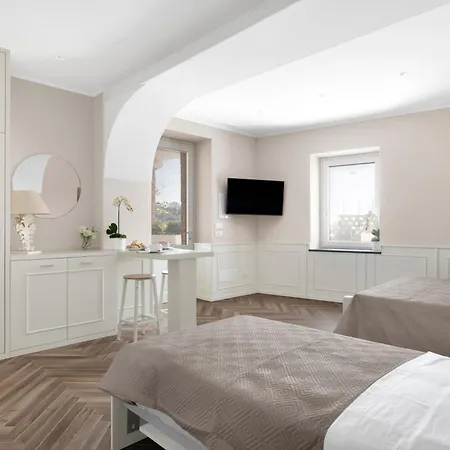 Cyrus&janus Flats - De Vivo Realty