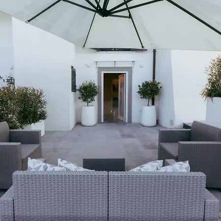Cyrus&janus Flats - De Vivo Realty Maison d'hôtes *
