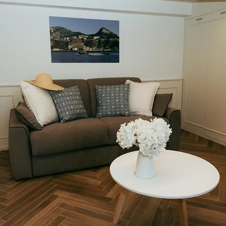 Cyrus&janus Flats - De Vivo Realty Maison d'hôtes *