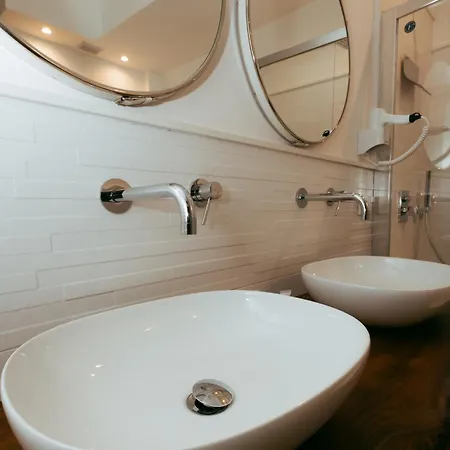 Maison d'hôtes Cyrus&janus Flats - De Vivo Realty *
