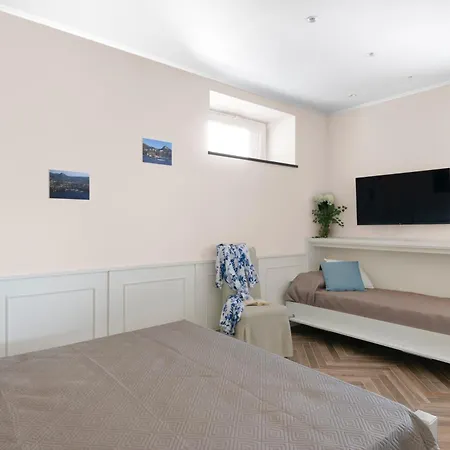Cyrus&janus Flats - De Vivo Realty