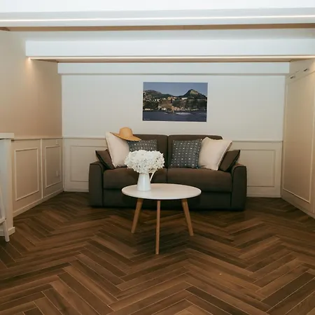 Cyrus&janus Flats - De Vivo Realty