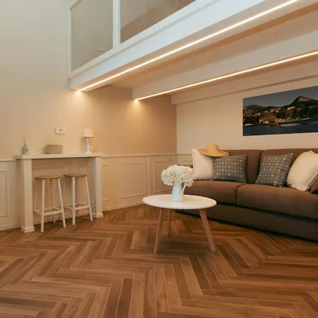 Cyrus&janus Flats - De Vivo Realty *